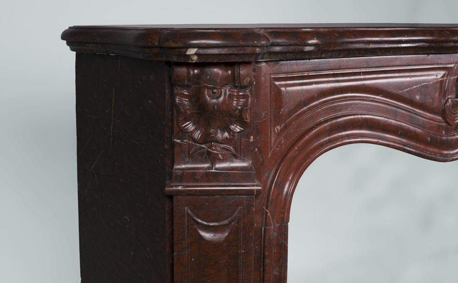 Cheminée ancienne de style Louis XV à trois coquilles en marbre Rouge Griotte Cheminée ancienne de style Louis XV à trois coquilles en marbre Rouge Griotte-3