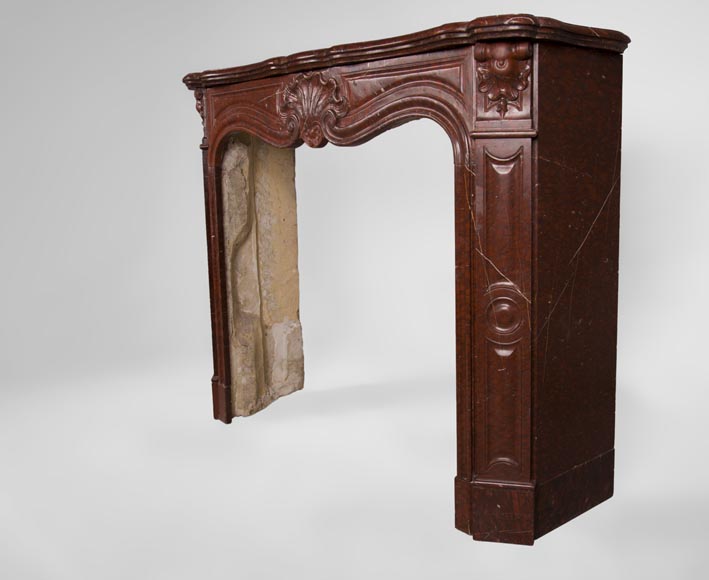 Cheminée ancienne de style Louis XV à trois coquilles en marbre Rouge Griotte Cheminée ancienne de style Louis XV à trois coquilles en marbre Rouge Griotte-5