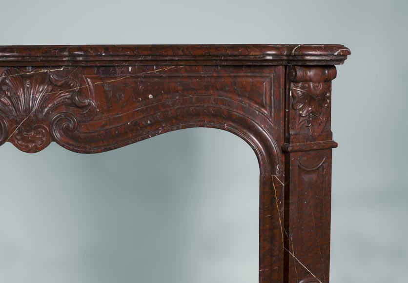 Cheminée ancienne de style Louis XV à trois coquilles en marbre Rouge Griotte Cheminée ancienne de style Louis XV à trois coquilles en marbre Rouge Griotte-6