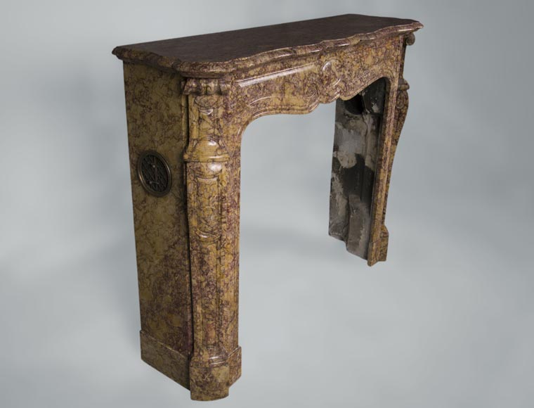 Cheminée ancienne de style Louis XV, modèle Pompadour, en marbre Brocatelle du Hura Cheminée ancienne de style Louis XV, modèle Pompadour, en marbre Brocatelle du Hura-2
