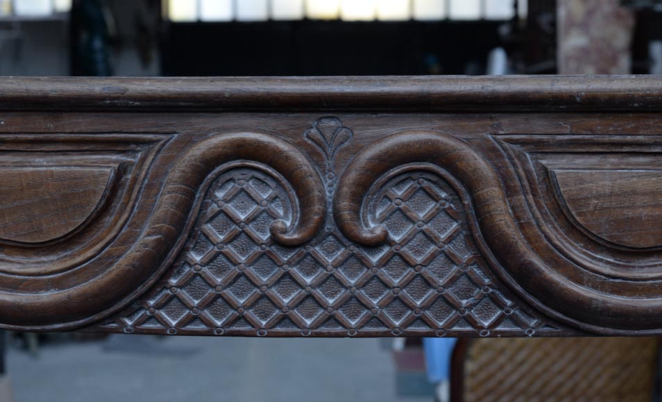 Grande cheminée ancienne en chêne de style Régence, 1ère moitié du XIXè siècle Grande cheminée ancienne en chêne de style Régence, 1ère moitié du XIXè siècle-1