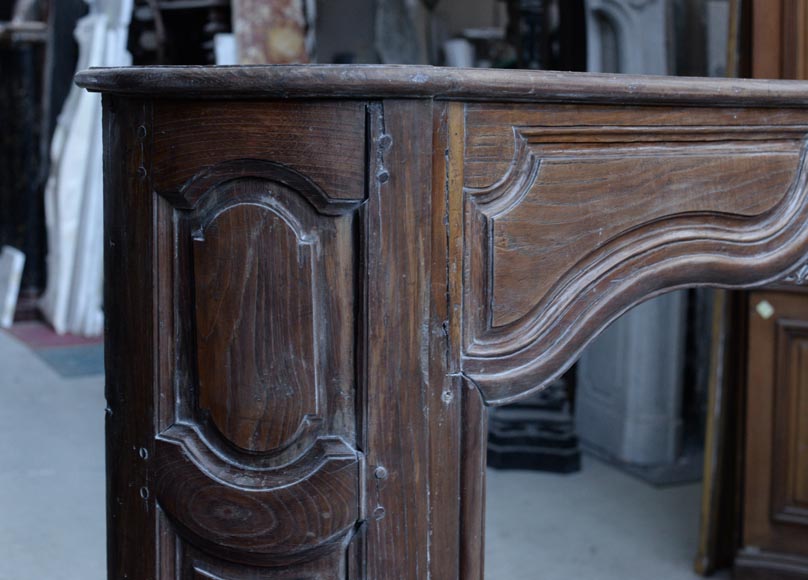 Grande cheminée ancienne en chêne de style Régence, 1ère moitié du XIXè siècle Grande cheminée ancienne en chêne de style Régence, 1ère moitié du XIXè siècle-3