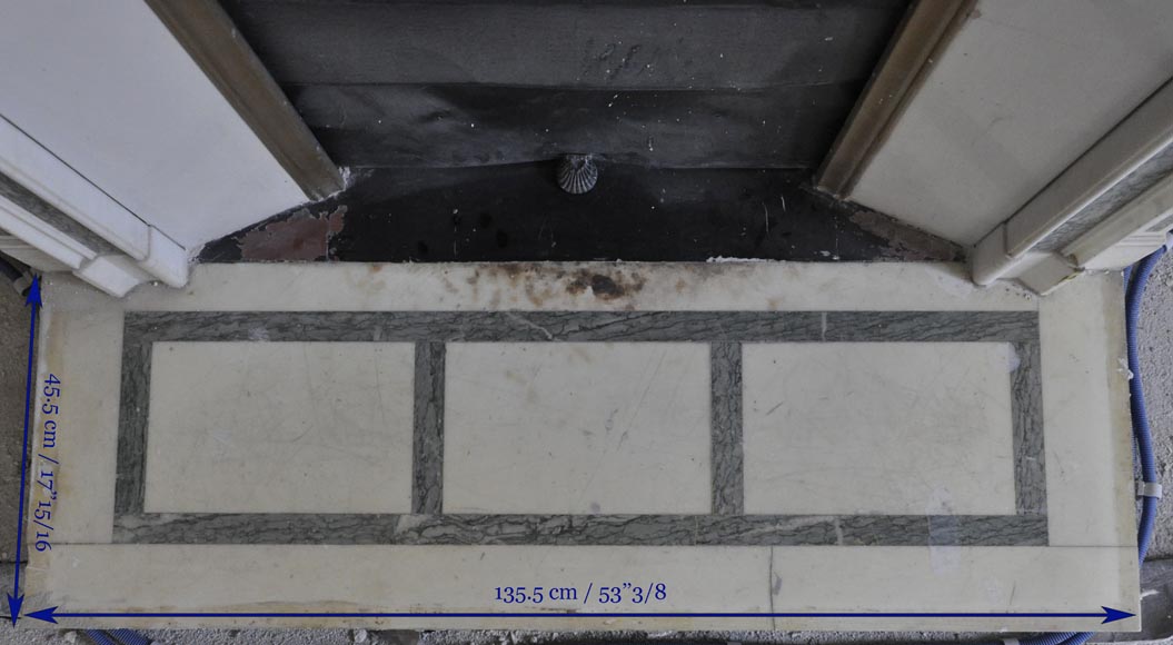 Belle cheminée ancienne de style Victorien en marbre Statuaire de Carrare et incrustations de marbre Vert d'Estours aux vases et à la coupe Belle cheminée ancienne de style Victorien en marbre Statuaire de Carrare et incrustations de marbre Vert d'Estours aux vases et à la coupe-10