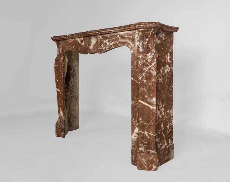 Cheminée ancienne de style Louis XV, modèle Pompadour, en marbre Rouge du Nord Cheminée ancienne de style Louis XV, modèle Pompadour, en marbre Rouge du Nord-7