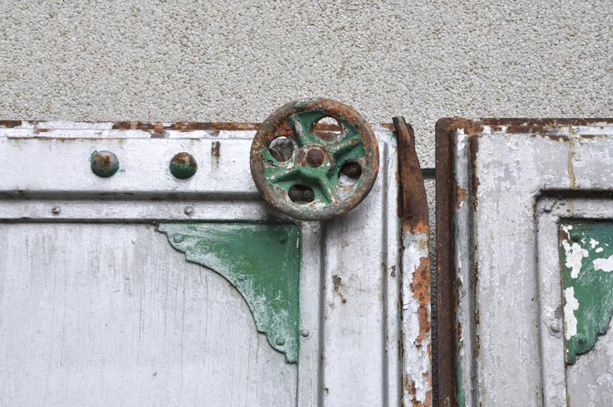 Ensemble ancien de huit portes de chaufferie industrielle  Ensemble ancien de huit portes de chaufferie industrielle -4