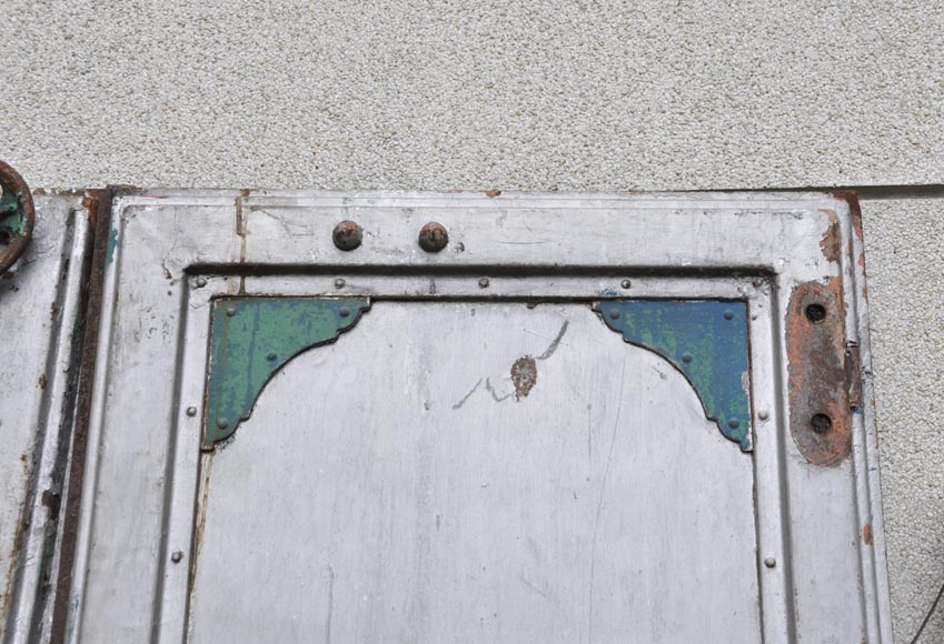 Ensemble ancien de huit portes de chaufferie industrielle  Ensemble ancien de huit portes de chaufferie industrielle -6