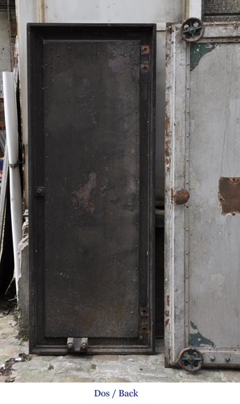 Ensemble ancien de huit portes de chaufferie industrielle  Ensemble ancien de huit portes de chaufferie industrielle -9