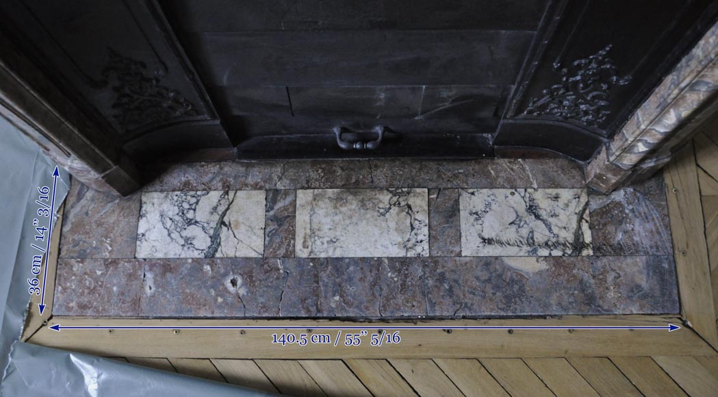 Cheminée ancienne de style Louis XV en marbre Rouge du Nord à la coquille feuillagée  Cheminée ancienne de style Louis XV en marbre Rouge du Nord à la coquille feuillagée -8