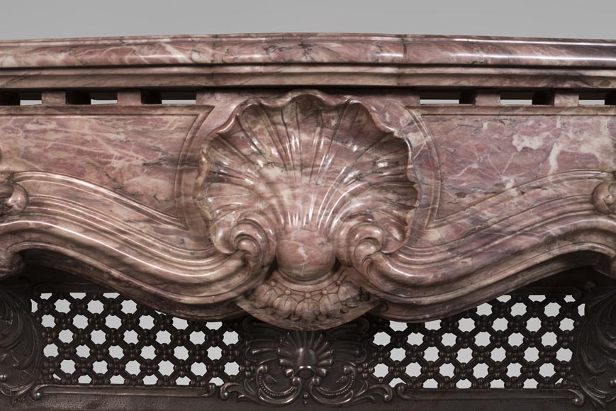 Très belle cheminée ancienne de style Louis XV en marbre Fleur de Pêcher richement sculptée Très belle cheminée ancienne de style Louis XV en marbre Fleur de Pêcher richement sculptée-1