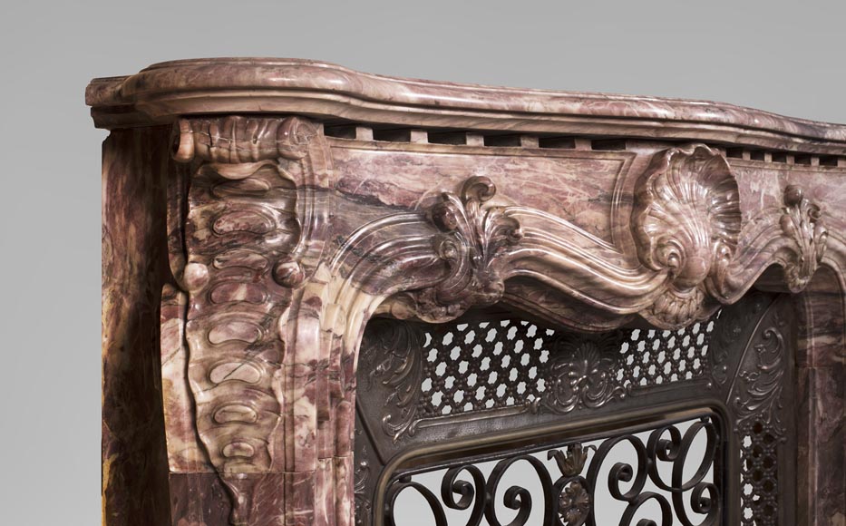 Très belle cheminée ancienne de style Louis XV en marbre Fleur de Pêcher richement sculptée Très belle cheminée ancienne de style Louis XV en marbre Fleur de Pêcher richement sculptée-5