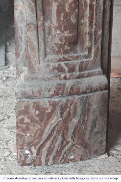 Cheminée d'époque Louis XV en marbre Rouge Royal ornée d'une coquille Cheminée d'époque Louis XV en marbre Rouge Royal ornée d'une coquille-8