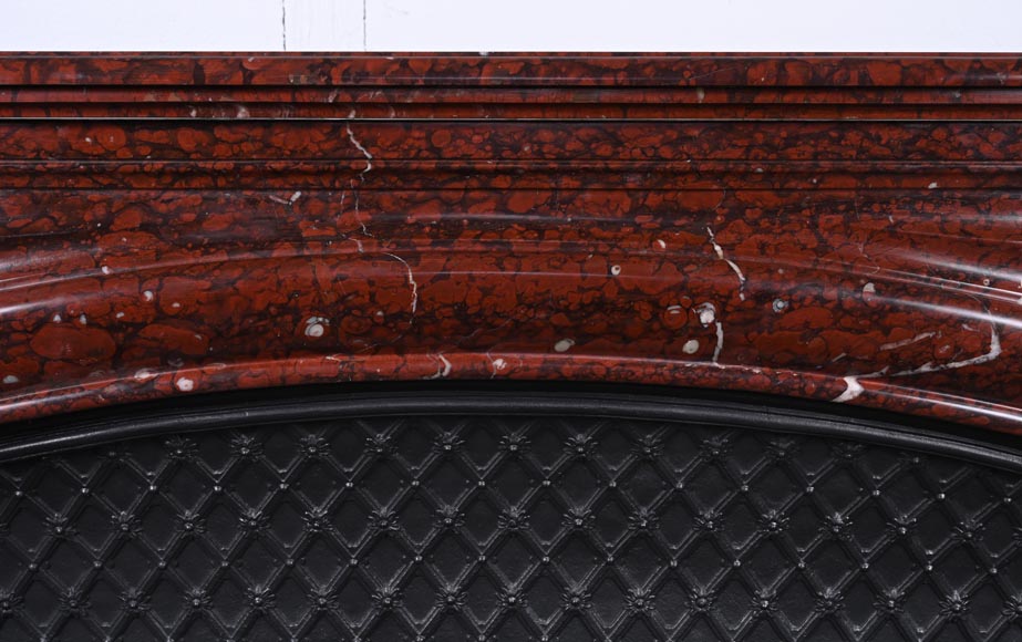 Cheminée de style Louis XIV à boudin sculptée en marbre Griotte Cheminée de style Louis XIV à boudin sculptée en marbre Griotte-1