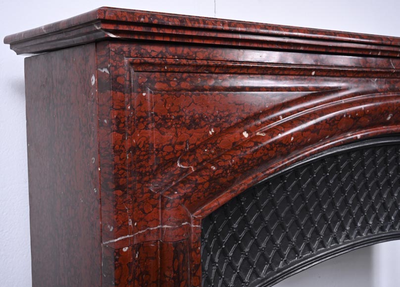 Cheminée de style Louis XIV à boudin sculptée en marbre Griotte Cheminée de style Louis XIV à boudin sculptée en marbre Griotte-3