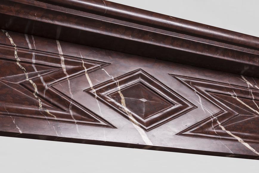 Cheminée ancienne de style Napoléon III en marbre Rouge Griotte aux pattes et feuilles d’acanthe Cheminée ancienne de style Napoléon III en marbre Rouge Griotte aux pattes et feuilles d’acanthe-2