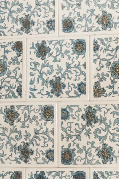 Grand poêle ancien en faïence blanc et bleu Grand poêle ancien en faïence blanc et bleu-1