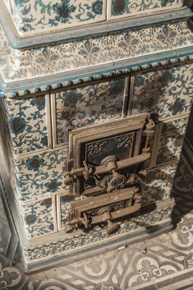 Grand poêle ancien en faïence blanc et bleu Grand poêle ancien en faïence blanc et bleu-4