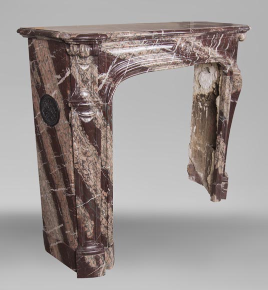 Cheminée ancienne de style Louis XV, modèle Pompadour, en marbre Campan rubané Cheminée ancienne de style Louis XV, modèle Pompadour, en marbre Campan rubané-2