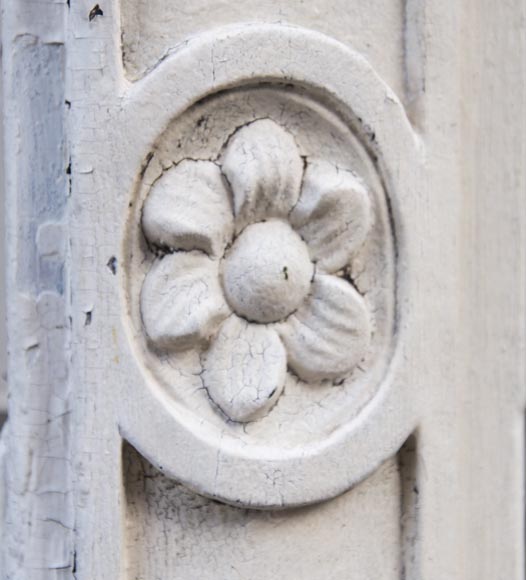 Belle cheminée d'époque Louis XV richement sculptée en chêne peint Belle cheminée d'époque Louis XV richement sculptée en chêne peint-5