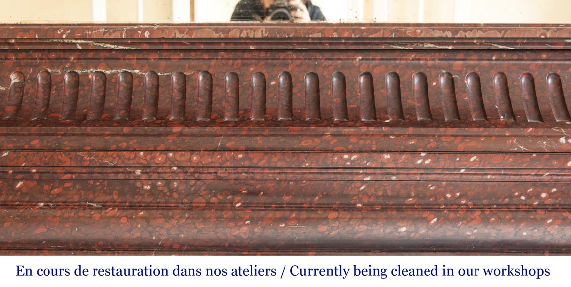 Cheminée ancienne de style Louis XIV, à acrotère et boudin, en marbre Rouge Griotte Cheminée ancienne de style Louis XIV, à acrotère et boudin, en marbre Rouge Griotte-1