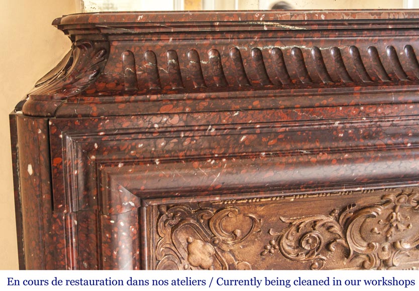 Cheminée ancienne de style Louis XIV, à acrotère et boudin, en marbre Rouge Griotte Cheminée ancienne de style Louis XIV, à acrotère et boudin, en marbre Rouge Griotte-3