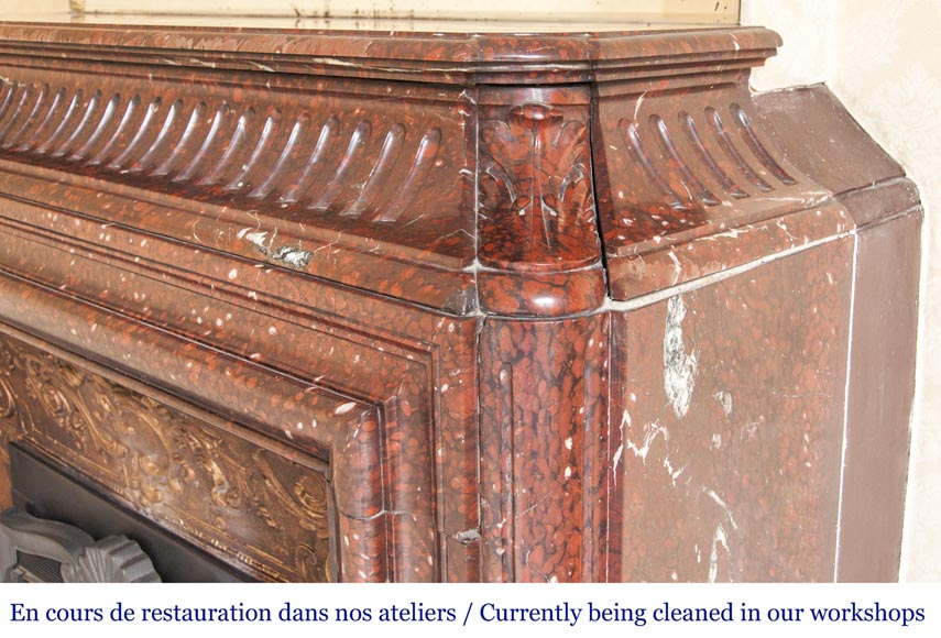 Cheminée ancienne de style Louis XIV, à acrotère et boudin, en marbre Rouge Griotte Cheminée ancienne de style Louis XIV, à acrotère et boudin, en marbre Rouge Griotte-6