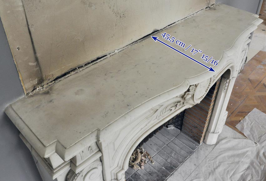 Cheminée ancienne Napoléon III en marbre demi statuaire, à décor de profil de femme dans un médaillon perlé Cheminée ancienne Napoléon III en marbre demi statuaire, à décor de profil de femme dans un médaillon perlé-13