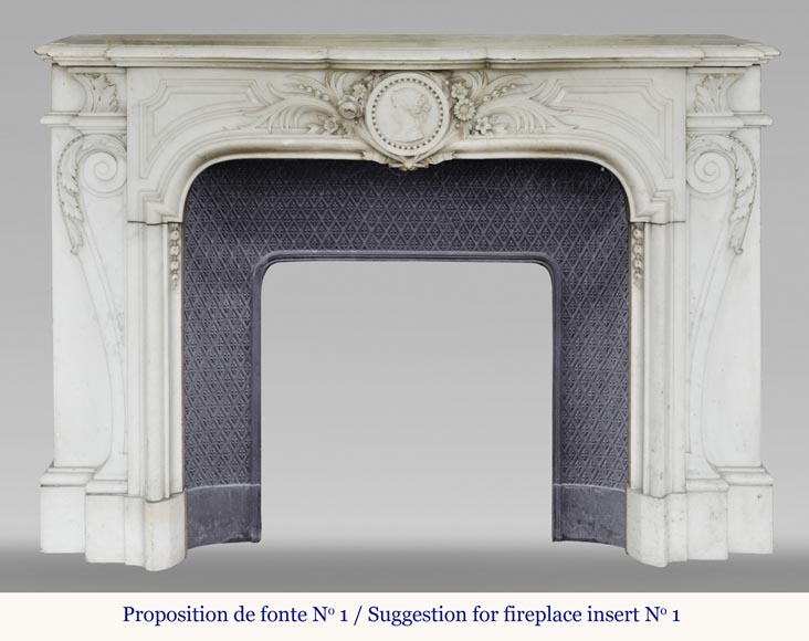 Cheminée ancienne Napoléon III en marbre demi statuaire, à décor de profil de femme dans un médaillon perlé Cheminée ancienne Napoléon III en marbre demi statuaire, à décor de profil de femme dans un médaillon perlé-15