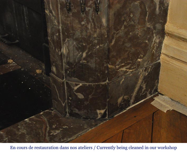 Cheminée ancienne de style Louis XVI à coins arrondis en marbre Rouge du Nord et ornements de bronze doré Cheminée ancienne de style Louis XVI à coins arrondis en marbre Rouge du Nord et ornements de bronze doré-8