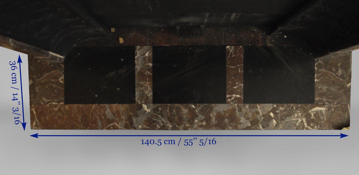 Cheminée ancienne de style Louis XVI à coins arrondis en marbre Rouge du Nord et ornements de bronze doré Cheminée ancienne de style Louis XVI à coins arrondis en marbre Rouge du Nord et ornements de bronze doré-9