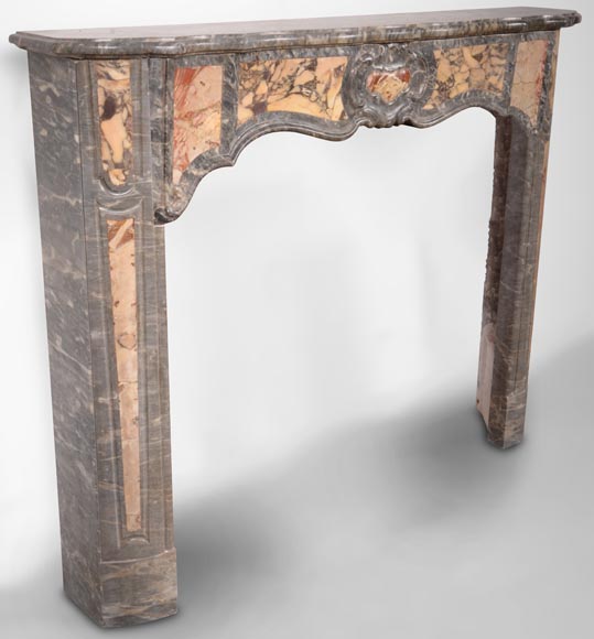 Cheminée provençale du XVIIIe siècle en Bleu Turquin, Brèche Violette et Sarrancolin Fantastico Cheminée provençale du XVIIIe siècle en Bleu Turquin, Brèche Violette et Sarrancolin Fantastico-2