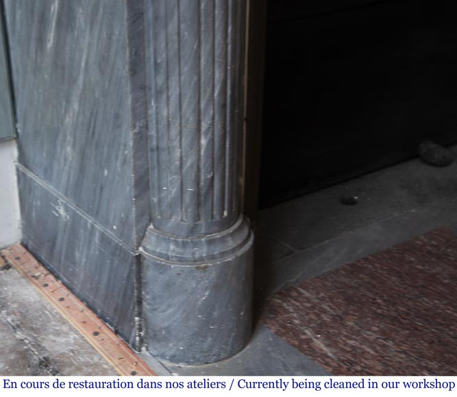 Cheminée ancienne de style Louis XVI à demi-colonnes en marbre Bleu Turquin Cheminée ancienne de style Louis XVI à demi-colonnes en marbre Bleu Turquin-4