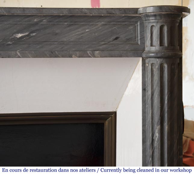 Cheminée ancienne de style Louis XVI à demi-colonnes en marbre Bleu Turquin Cheminée ancienne de style Louis XVI à demi-colonnes en marbre Bleu Turquin-5