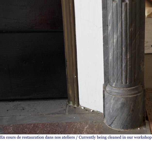 Cheminée ancienne de style Louis XVI à demi-colonnes en marbre Bleu Turquin Cheminée ancienne de style Louis XVI à demi-colonnes en marbre Bleu Turquin-6