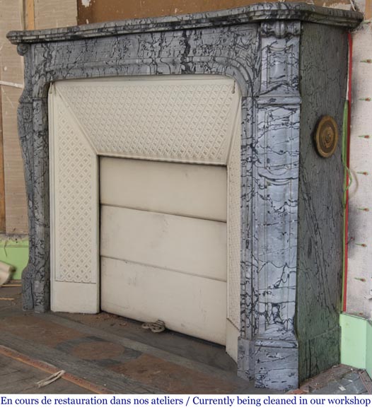 Cheminée ancienne de style Louis XV, Pompadour galbée en marbre Bleu Fleuri Cheminée ancienne de style Louis XV, Pompadour galbée en marbre Bleu Fleuri-5