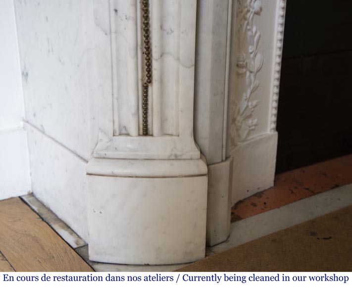 Cheminée ancienne de style Louis XVI en marbre de Carrare et ornementations de bronze Cheminée ancienne de style Louis XVI en marbre de Carrare et ornementations de bronze-4