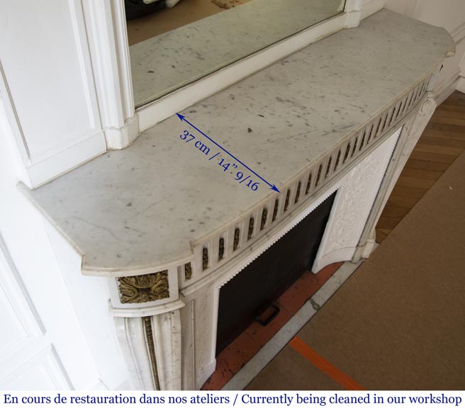 Cheminée ancienne de style Louis XVI en marbre de Carrare et ornementations de bronze Cheminée ancienne de style Louis XVI en marbre de Carrare et ornementations de bronze-8