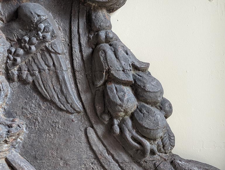 Plaque de cheminée aux armes du Châtelet Plaque de cheminée aux armes du Châtelet-8