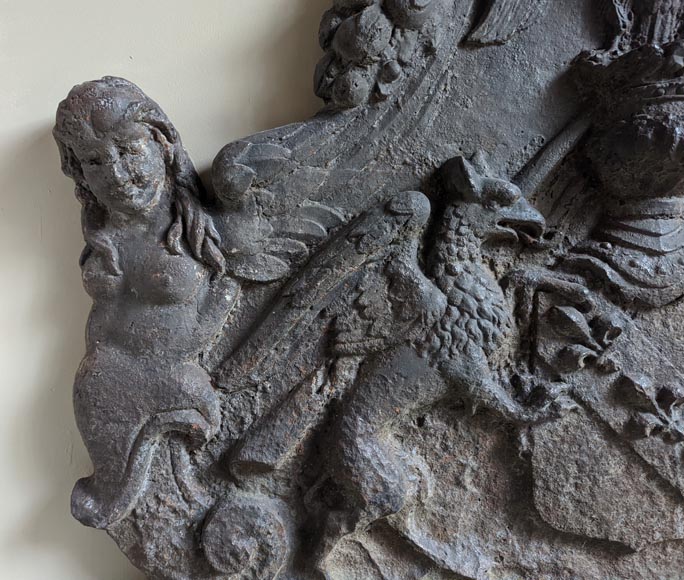 Plaque de cheminée aux armes du Châtelet Plaque de cheminée aux armes du Châtelet-9