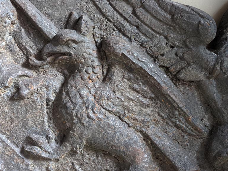 Plaque de cheminée aux armes du Châtelet Plaque de cheminée aux armes du Châtelet-12