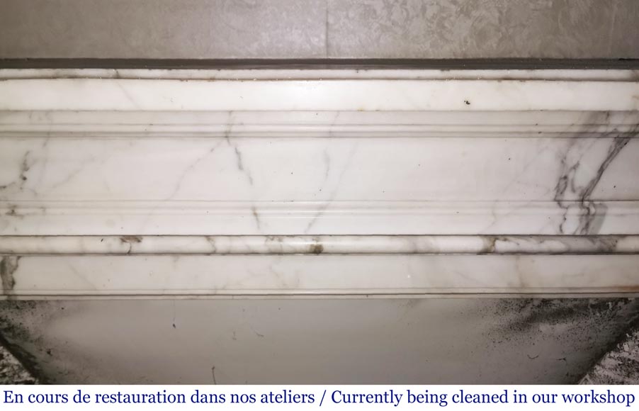 Cheminée ancienne de style Louis XVI aux rosettes en marbre Arabescato Cheminée ancienne de style Louis XVI aux rosettes en marbre Arabescato-1