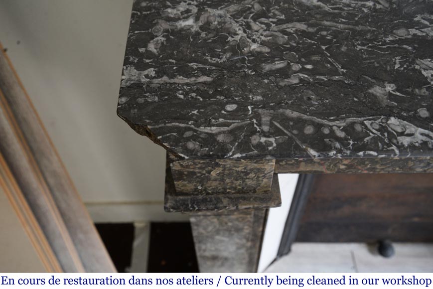 Cheminée ancienne de style Napoléon III en marbre à modillons Cheminée ancienne de style Napoléon III en marbre à modillons-7