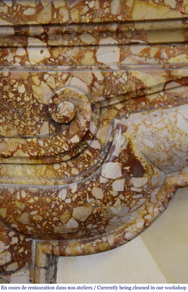 Cheminée ancienne de style Louis XIV à  Cheminée ancienne de style Louis XIV à