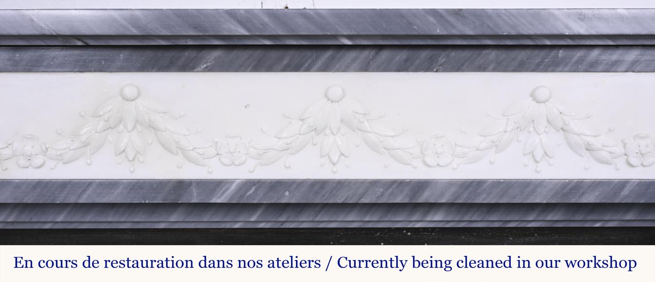 Cheminée de style Empire en marbre bleu turquin à colonnes en marbre statuaire Cheminée de style Empire en marbre bleu turquin à colonnes en marbre statuaire-1