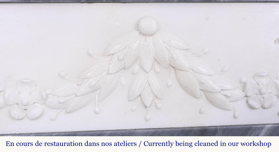 Cheminée de style Empire en marbre bleu turquin à colonnes en marbre statuaire Cheminée de style Empire en marbre bleu turquin à colonnes en marbre statuaire-2