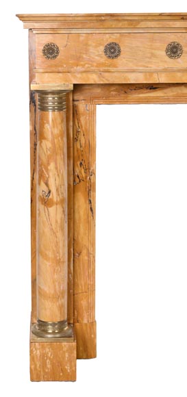 Cheminée de style Empire en marbre Jaune de Sienne à colonnes et rosaces en bronze doré Cheminée de style Empire en marbre Jaune de Sienne à colonnes et rosaces en bronze doré-3