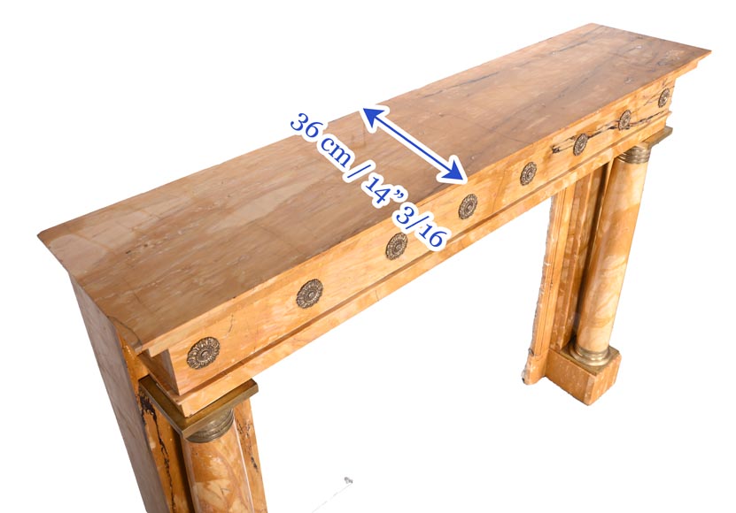 Cheminée de style Empire en marbre Jaune de Sienne à colonnes et rosaces en bronze doré Cheminée de style Empire en marbre Jaune de Sienne à colonnes et rosaces en bronze doré-11