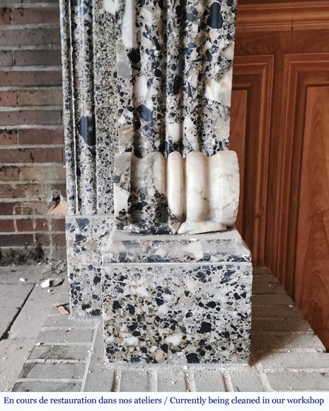 Cheminée ancienne Restauration en Brèche de Médous grise, seconde moitié du XIXe siècle  Cheminée ancienne Restauration en Brèche de Médous grise, seconde moitié du XIXe siècle -7