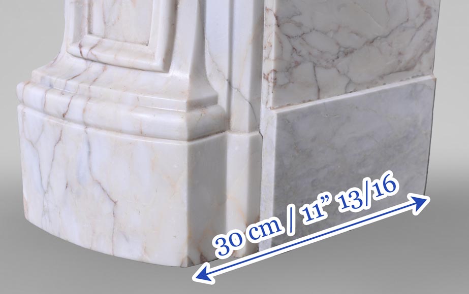 Cheminée d’époque Louis XV en marbre Calacatta au bandeau finement sculpté, XVIIIe siècle Cheminée d’époque Louis XV en marbre Calacatta au bandeau finement sculpté, XVIIIe siècle-10