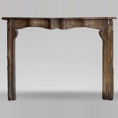 Cheminée d'époque Louis XV en bois