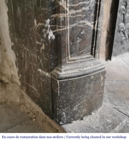 Importante cheminée d'époque Louis XV en marbre Rouge du Nord Importante cheminée d'époque Louis XV en marbre Rouge du Nord-4